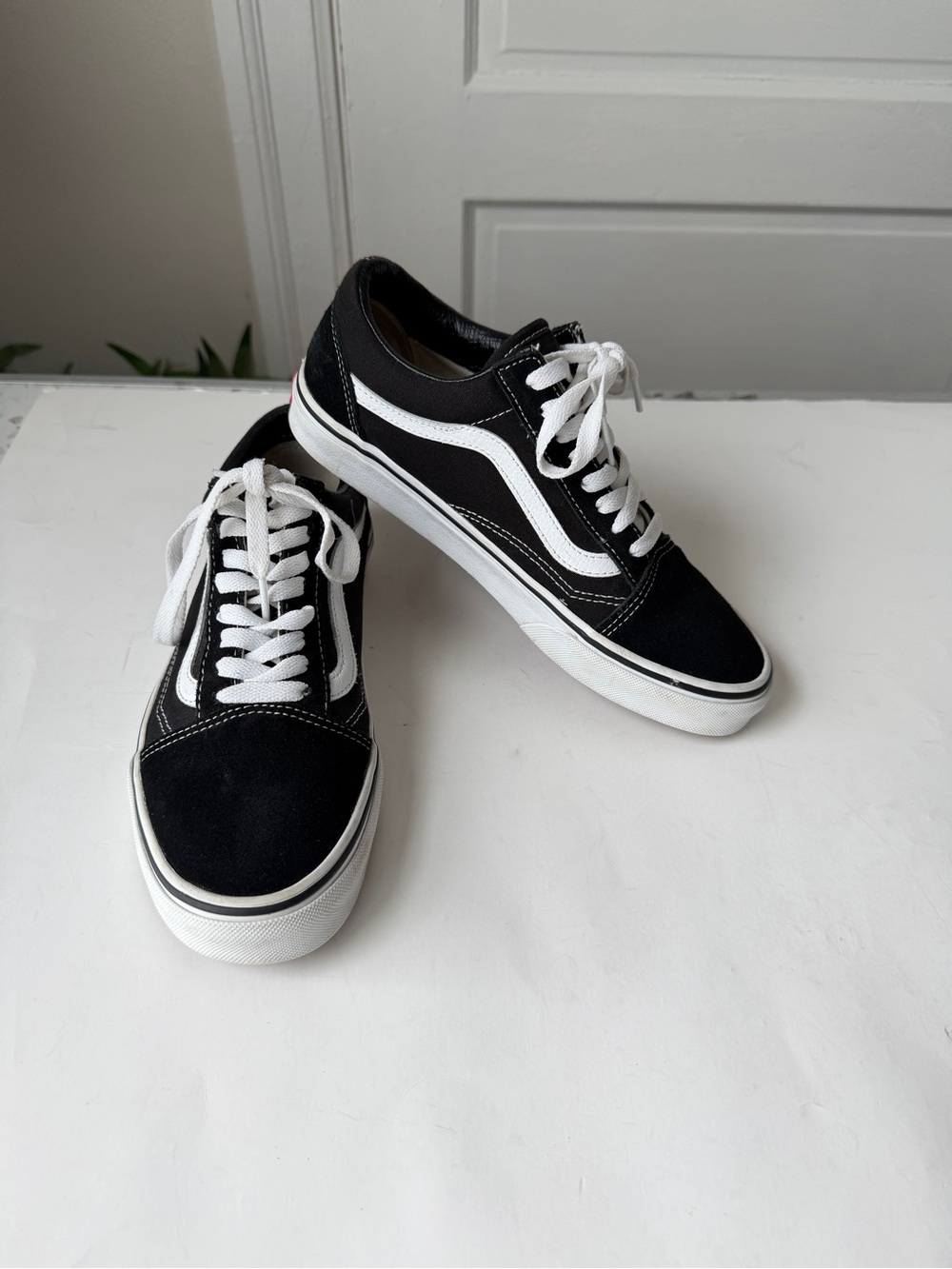 Vans Old Skool Black White Sneakers Women’s 8 Men’s 6.5 Classic Skater Grunge